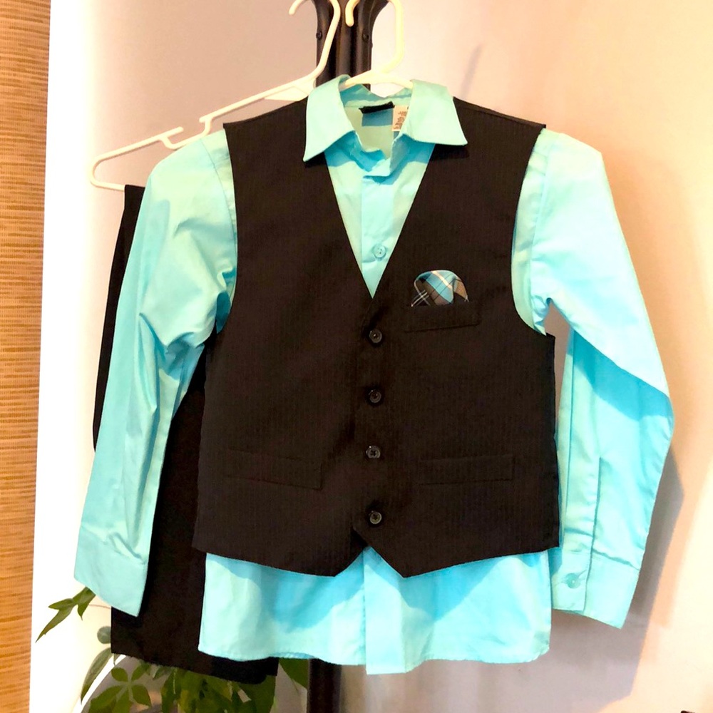 Van Heusen 4piece set, Boys Suit
